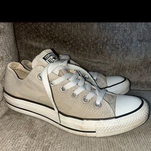 All Star Converse shoes. Size 8